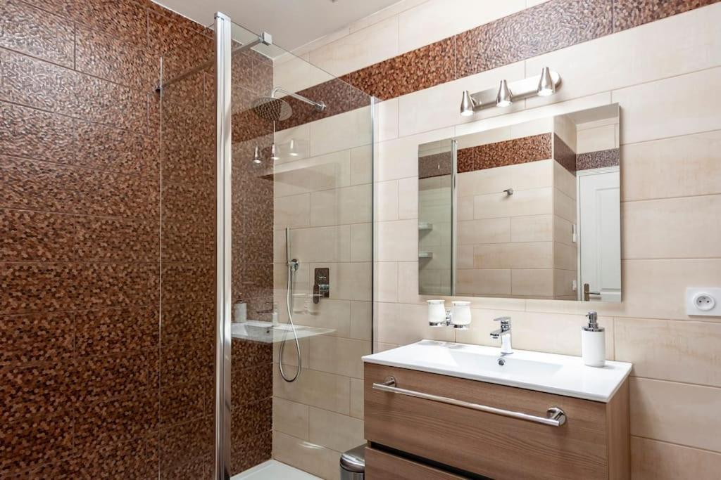 Superbe Studio Avec Terrasse En Front De Mer Ментона Экстерьер фото