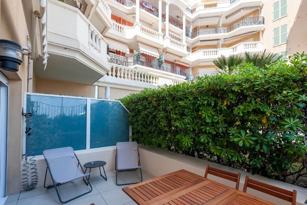 Superbe Studio Avec Terrasse En Front De Mer Ментона Экстерьер фото